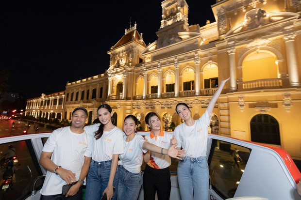 Hình ảnh Á hậu Phương Anh lái xe máy chở Hoa hậu Quốc tế 2019 đi ăn ốc khiến fan thích thú - Ảnh 7.