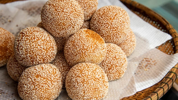 Loại bánh bán lề đường ở Việt Nam lọt top 30 món chiên rán ngon nhất thế giới - Ảnh 2.