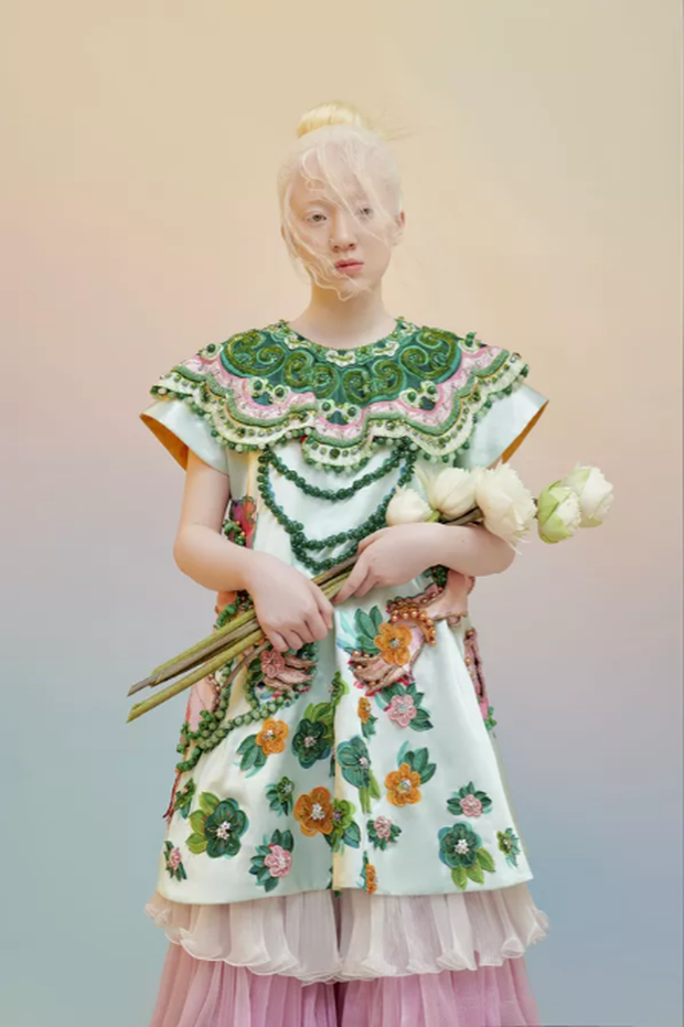 9x became the first albino model in Vietnam: From a little girl running away from the sun to a Snow Princess sought after by leading fashion magazines - Photo 3.