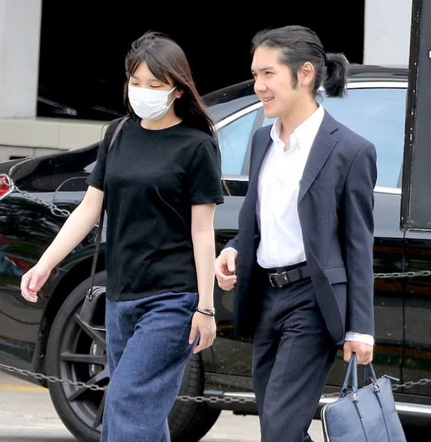 Vợ chồng cựu Công chúa Nhật Bản chưa thể quay về quê hương trong thời gian tới vì lý do gây thương cảm - Ảnh 2.