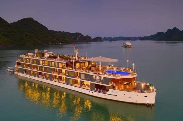 Du thuyền 5 sao của Việt Nam vừa nhận giải thưởng của TripAdvisor, hạ thuỷ từ cảm hứng vua tàu thuỷ Bạch Thái Bưởi, giá phòng từ 6 - 8,5 triệu đồng/đêm - Ảnh 1.