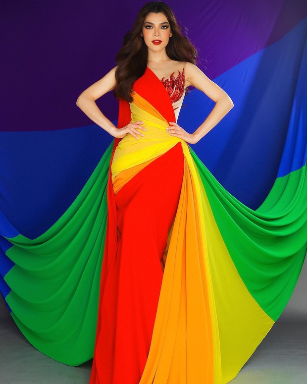 Trân Đài dùng cờ lục sắc làm váy dạ hội, mang niềm tự hào LGBT tới Hoa hậu chuyển giới quốc tế - Ảnh 1.