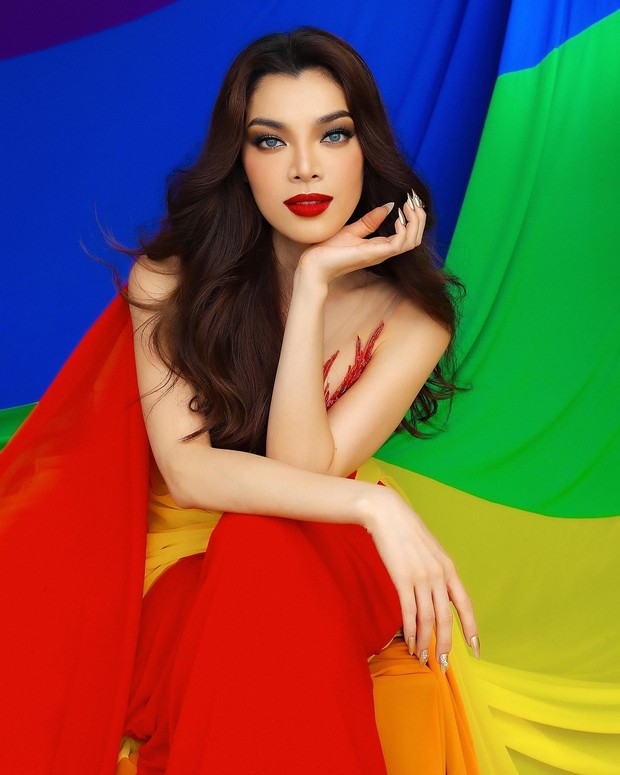 Trân Đài dùng cờ lục sắc làm váy dạ hội, mang niềm tự hào LGBT tới Hoa hậu chuyển giới quốc tế - Ảnh 3.