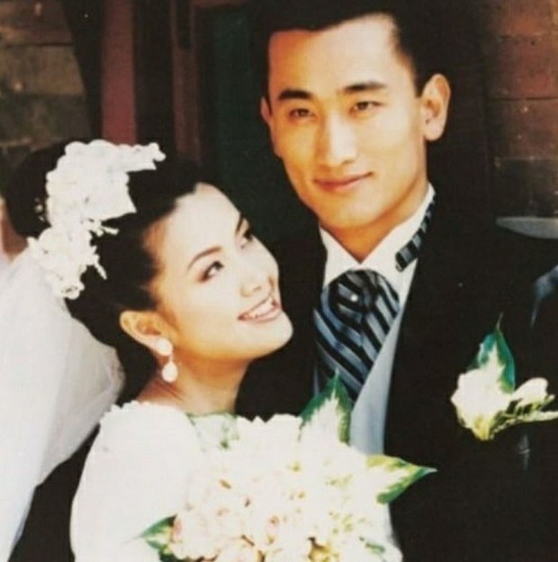 Hôn nhân 27 năm của Cha In Pyo - Shin Ae Ra: Tài tử U60 vẫn sẵn sàng lăn xả để chụp hình sống ảo cho vợ - Ảnh 9.