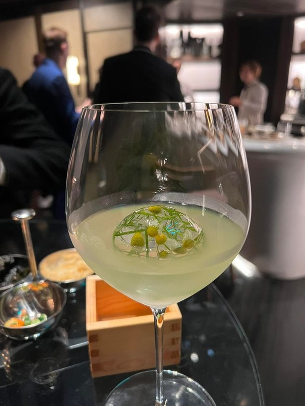At the age of 18, he went to the city to apply for a job, the 39-year-old greatest bartender in Japan won many prestigious awards in Asia, still taking care of the herbal garden with his own hands, not afraid of the sun and rain - Photo 1. At the age of 18, he went to the city to apply for a job, the 39-year-old greatest bartender in Japan won many prestigious awards in Asia, still taking care of the herbal garden with his own hands, not afraid of the sun and rain - Photo 1.