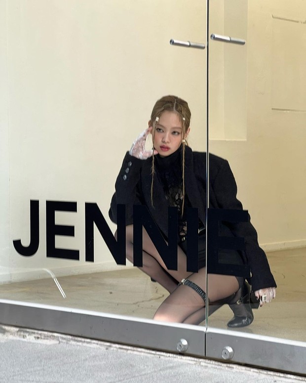 Jennie tung ảnh gốc chưa chỉnh sửa khoe eo bé khó tin, nhan sắc chuẩn nữ thần khiến dân mạng dậy sóng - Ảnh 9. Jennie tung ảnh gốc chưa chỉnh sửa khoe eo bé khó tin, nhan sắc chuẩn nữ thần khiến dân mạng dậy sóng - Ảnh 9.