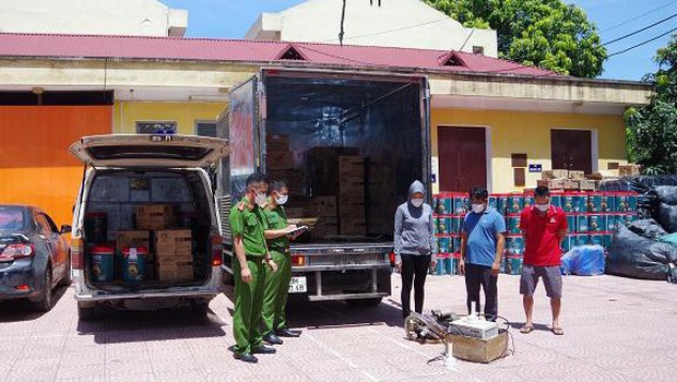 Phá xưởng sang chiết dầu nhớt giả quy mô lớn ở Hải Dương - Ảnh 1. Phá xưởng sang chiết dầu nhớt giả quy mô lớn ở Hải Dương - Ảnh 1.
