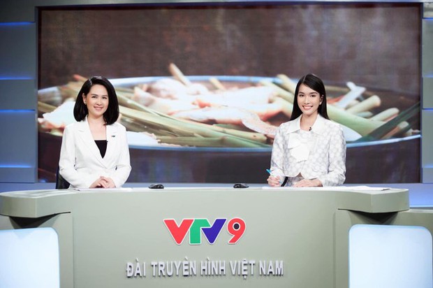 Á hậu Phương Anh kể kỉ niệm run bần bật khi lần đầu dẫn bản tin VTV - Ảnh 2.