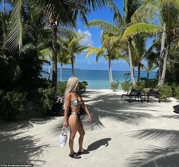 Kim Kardashian quấn quýt Pete Davidson ở biển sau khi tình trẻ vượt qua nội dung kiểm tra bạn trai - Ảnh 7.