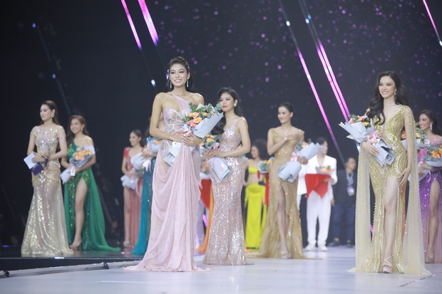 Wren Evans, Orange và Đỗ Nhật Hà hát nhép trên sân khấu Bán kết Hoa hậu Hoàn vũ 2022?  - Ảnh 1.
