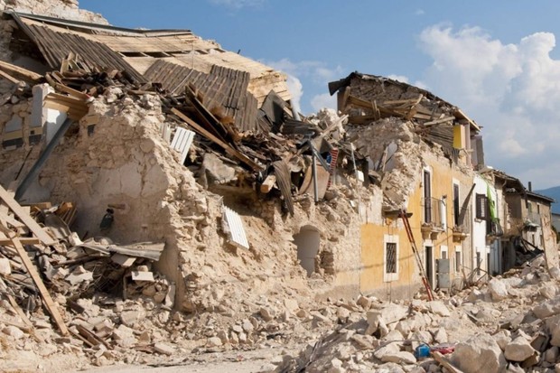 Hình ảnh hiện trường đổ nát sau trận động đất lớn tại Afghanistan khiến ít nhất 280 người thiệt mạng - Ảnh 2.