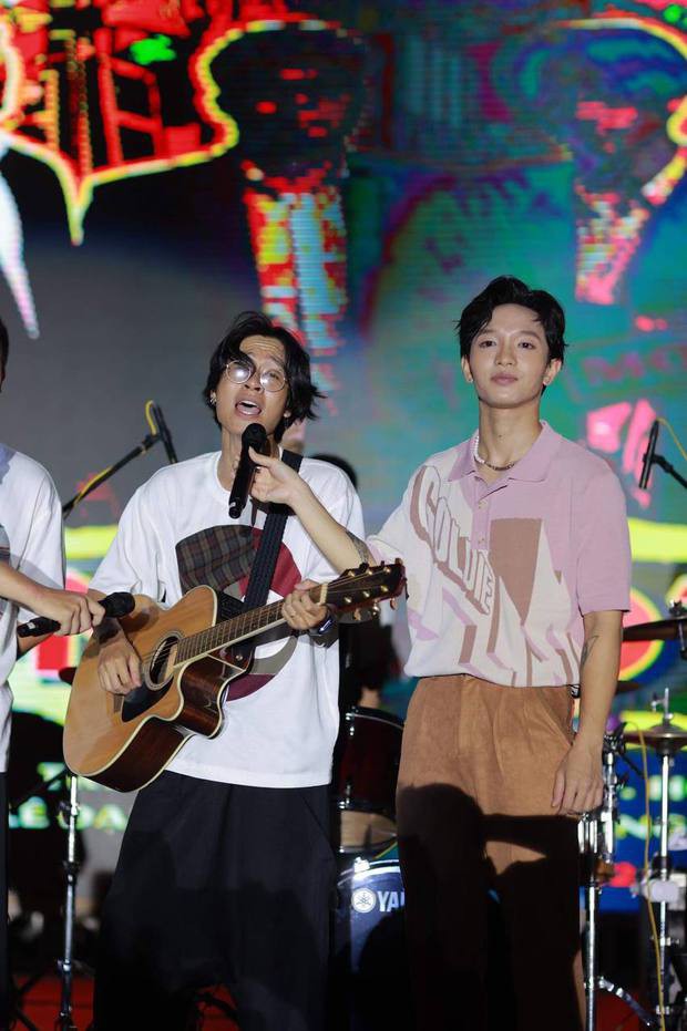 Cũng là mơ nhưng đêm nhạc indie Sài Gòn lại khác một trời một vực với trải nghiệm ác mộng ở Hà Nội - Ảnh 1. Cũng là mơ nhưng đêm nhạc indie Sài Gòn lại khác một trời một vực với trải nghiệm ác mộng ở Hà Nội - Ảnh 1.