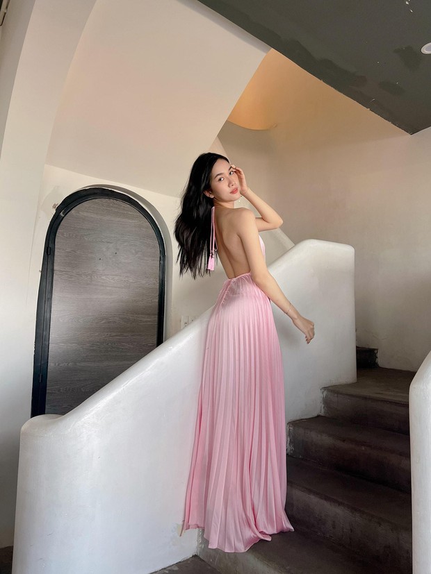 Hà Kiều Anh mặc váy xẻ vòng 1 nóng bỏng, Đỗ Mỹ Linh diện mốt khoe nội y quyến rũ - Ảnh 11. Hà Kiều Anh mặc váy xẻ vòng 1 nóng bỏng, Đỗ Mỹ Linh diện mốt khoe nội y quyến rũ - Ảnh 11.