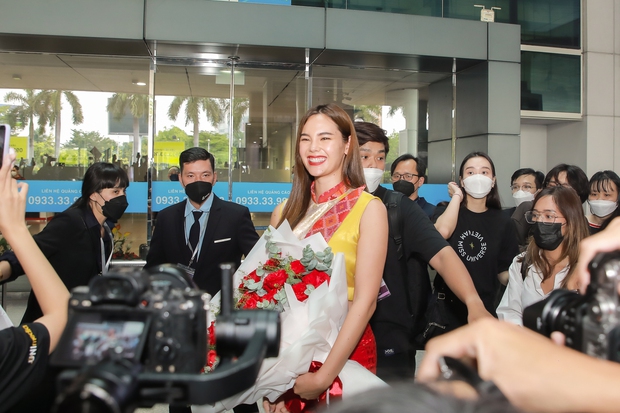 Cận nhan sắc Catriona Gray - Miss Universe 2018 đến Việt Nam, 1 hành động đẹp ghi điểm với fan - Ảnh 5. Cận nhan sắc Catriona Gray - Miss Universe 2018 đến Việt Nam, 1 hành động đẹp ghi điểm với fan - Ảnh 5.