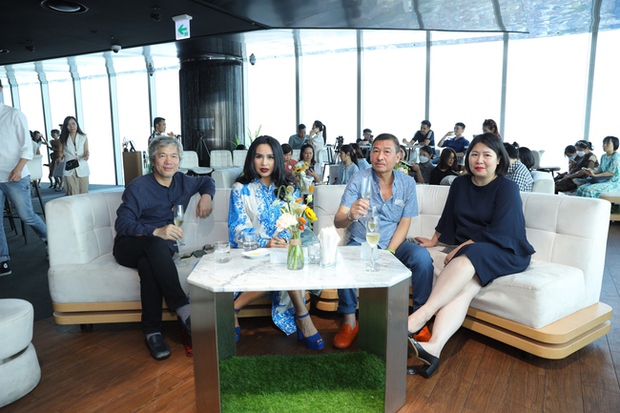 Ông xã bác sĩ hộ tống Thanh Lam đi sự kiện, cả buổi không rời mắt khỏi vợ yêu - Ảnh 1. Ông xã bác sĩ hộ tống Thanh Lam đi sự kiện, cả buổi không rời mắt khỏi vợ yêu - Ảnh 1.