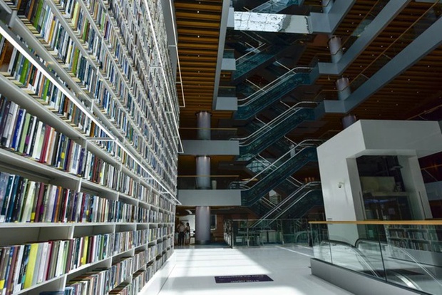 Bên trong thư viện hình cuốn sách 270 triệu USD ngập công nghệ ở Dubai - Ảnh 3.