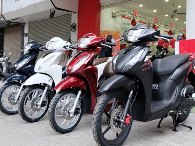 Liên tục phá đỉnh chạm ngưỡng 60 triệu đồng, Honda Vision bất ngờ gia nhập hội siêu xe - dân mạng ngán ngẩm: Đại gia mới dám mua Vision - Ảnh 1.