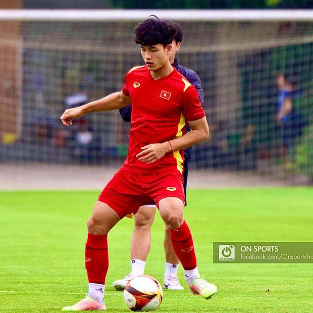 Đối đáp bất ngờ với dàn cầu thủ, Lương Duy Cương đích thị là bậc thầy thả thính của U23 Việt Nam - Ảnh 4.