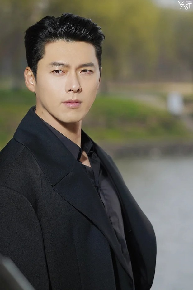 Hyun Bin khoe ngoại hình cực phẩm sau khi cùng Son Ye Jin lọt danh sách cặp vợ chồng đẹp nhất thế giới - Ảnh 5.