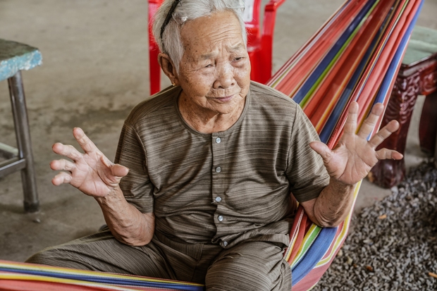 Về Tây Ninh nghe hàng xóm hóng chuyện Tân Hoa hậu: Trước HHen Niê ngồi máy cày, giờ Ngọc Châu đi xe bò diễu hành là vui nữa - Ảnh 9.