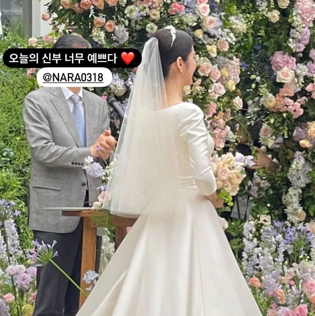Toàn cảnh đám cưới hot nhất ngày: Jang Nara hôn chú rể say đắm, Lee Sang Yoon - Jung Yong Hwa và dàn sao hạng A có màn chúc mừng đặc biệt - Ảnh 6.