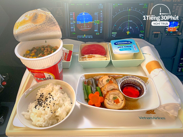 Phi công Vietnam Airlines tiết lộ bữa cơm trưa tự làm khi đi bay và quy định về văn hóa nói mà nhiều nhân viên văn phòng bình thường sẽ thấy khó hòa hợp - Ảnh 2.
