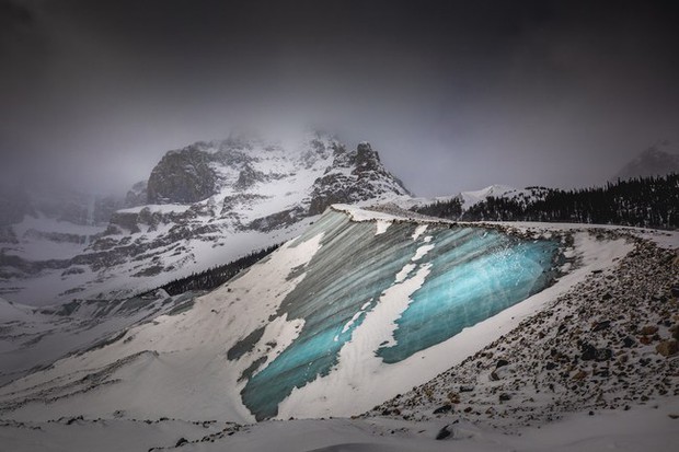 Nhiếp ảnh gia bất chấp gian khổ thám hiểm hệ thống hang động băng giá kỳ vĩ, vẻ đẹp trước mắt choáng ngợp đến khó tin - Ảnh 14.