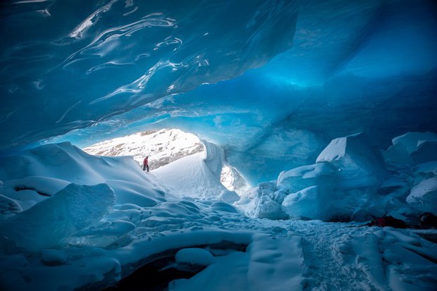 Nhiếp ảnh gia bất chấp gian khổ thám hiểm hệ thống hang động băng giá kỳ vĩ, vẻ đẹp trước mắt choáng ngợp đến khó tin - Ảnh 9.