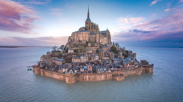 Ngắm lâu đài trên biển có thật ở nước Pháp: Khung cảnh cổ tích choáng ngợp chỉ hiện ra đúng một buổi trong ngày - Ảnh 3.