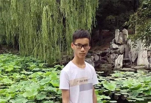 Bí quyết giúp người mẹ bê gạch công trường nuôi con thành “Trạng nguyên”: Không cần áp đặt, tạo áp lực mà con vẫn thấm - Ảnh 2.