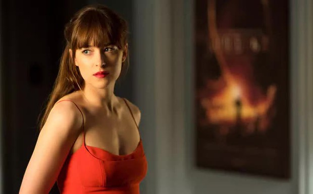 Dakota Johnson thừa nhận 50 sắc thái là bộ phim quá tâm thần - Ảnh 1.