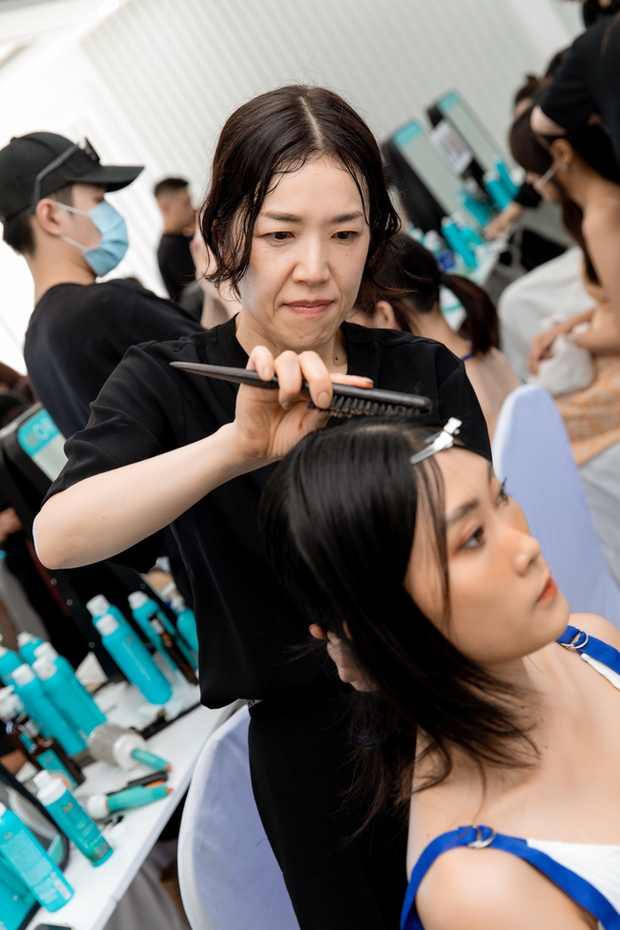 Chuyên gia người Nhật hướng dẫn cách búi tóc mùa hè đơn giản và chuẩn đẹp - Ảnh 4.