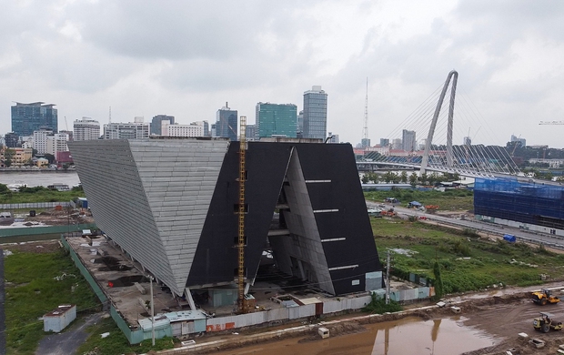 Close-up of the 800 billion VND Exhibition Center, lying alone for many years along the Saigon River - Photo 13.