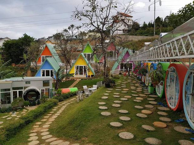 Homestay has 1-0-2 in Da Lat: Turn old tires into stairs, super convenient mobile seats, there are many extreme 'virtual living' corners!  - Photo 2.