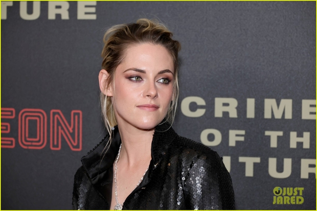 Kristen Stewart wears a sexy jumpsuit at the premiere of a new movie - Photo 2.