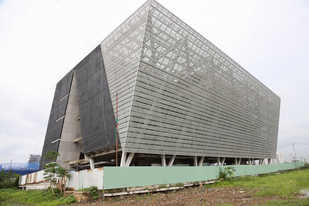 Close-up of the 800 billion VND Exhibition Center, lying alone for many years along the Saigon River - Photo 8. Close-up of the 800 billion VND Exhibition Center, lying alone for many years along the Saigon River - Photo 8.