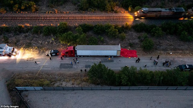 Số người tử vong trong xe tải tại Mỹ tăng lên 53, tài xế đóng giả nạn nhân trước khi bị bắt giữ - Ảnh 1.