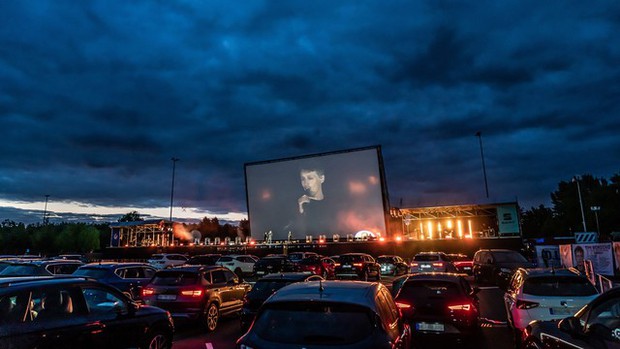 Elon Musk revealed his plan to open an overnight Tesla restaurant in Hollywood, with a movie theater and charging station - Photo 2.