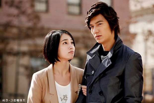 Hôn thê của Lee Min Ho ở Vườn Sao Băng: Tuổi 40 vẫn trẻ đẹp rạng ngời, viên mãn ăn đứt Nàng Cỏ - Ảnh 3. Hôn thê của Lee Min Ho ở Vườn Sao Băng: Tuổi 40 vẫn trẻ đẹp rạng ngời, viên mãn ăn đứt Nàng Cỏ - Ảnh 3.