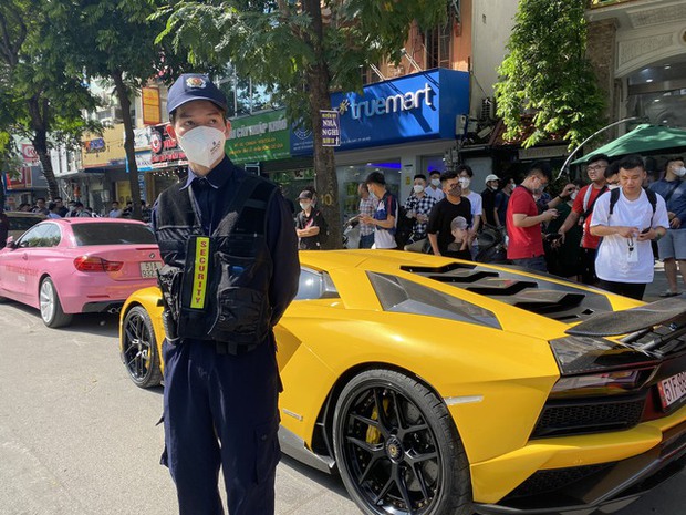 Nhóm bảo vệ dàn siêu xe gần 400 tỷ đồng tại Hà Nội: Những chiếc xe này rất đắt, nếu trầy xước không biết ăn nói ra sao - Ảnh 1.