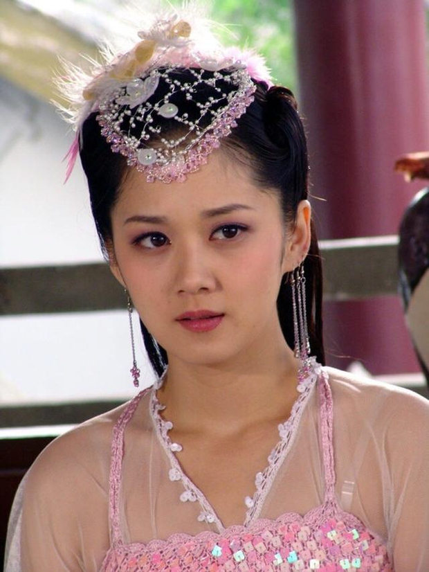 Jang Nara ở tuổi U40: Nhan sắc ma cà rồng gây sốc, mặc đẹp từ trong phim ra ngoài đời - Ảnh 2.