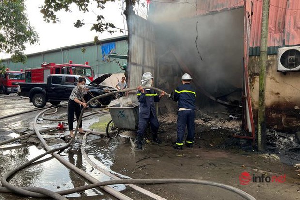 The fire caught fire in the factory at dawn, the whole neighborhood was in turmoil - Photo 3.