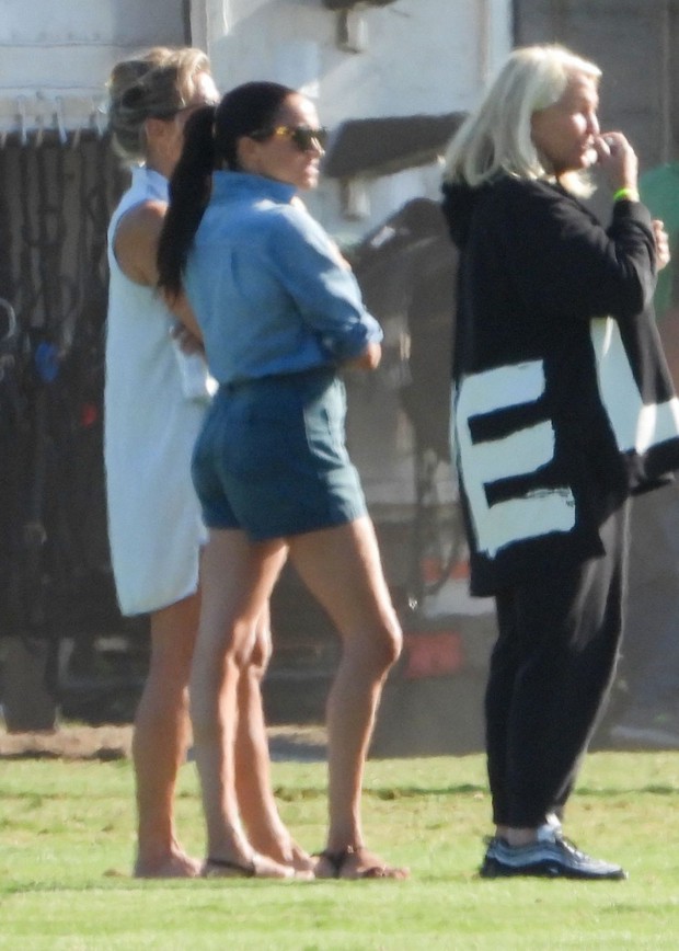 Diện quần short mùa hè, Meghan Markle ấn tượng nhưng nhìn Kate Middleton mới biết thế nào là đẳng cấp - Ảnh 7. Diện quần short mùa hè, Meghan Markle ấn tượng nhưng nhìn Kate Middleton mới biết thế nào là đẳng cấp - Ảnh 7.