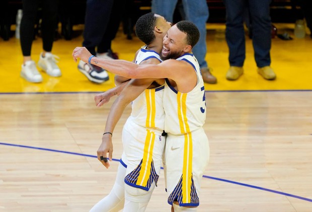 Admire Jordan Poole's 3rd longest throw in NBA Finals history - Photo 5.