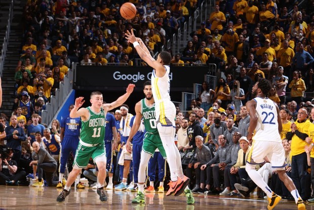 Admire Jordan Poole's 3rd longest throw in NBA Finals history - Photo 3.