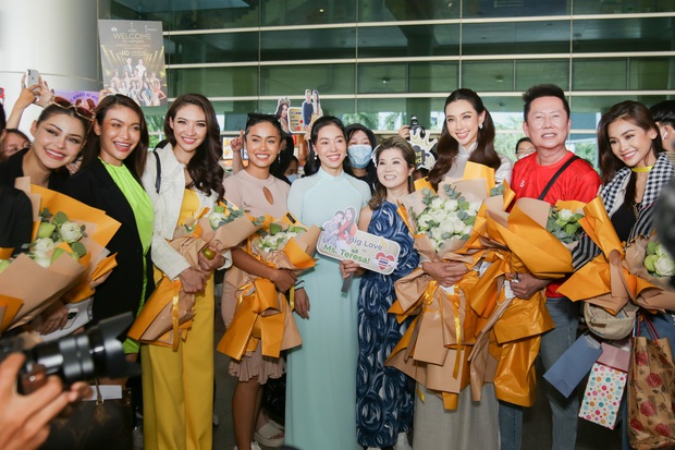 Hoa hậu Thuỳ Tiên xuất hiện nền nã trong tà áo dài, háo hức chào đón Mr Nawat - chủ tịch Miss Grand International đến Việt Nam - Ảnh 9.