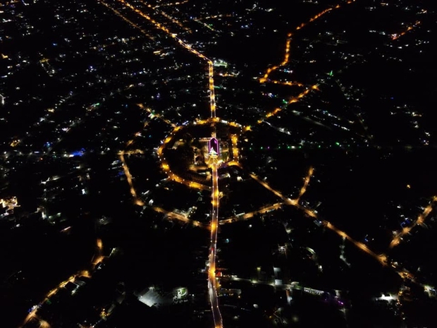 Có gì trong ngôi làng ở Việt Nam được ví như Khải Hoàn Môn Paris vì quy hoạch đẹp? Nằm ở vùng đất thơ mộng, thiên nhiên ưu ái cho những cảnh tựa thiên đường - Ảnh 2. Có gì trong ngôi làng ở Việt Nam được ví như Khải Hoàn Môn Paris vì quy hoạch đẹp? Nằm ở vùng đất thơ mộng, thiên nhiên ưu ái cho những cảnh tựa thiên đường - Ảnh 2.