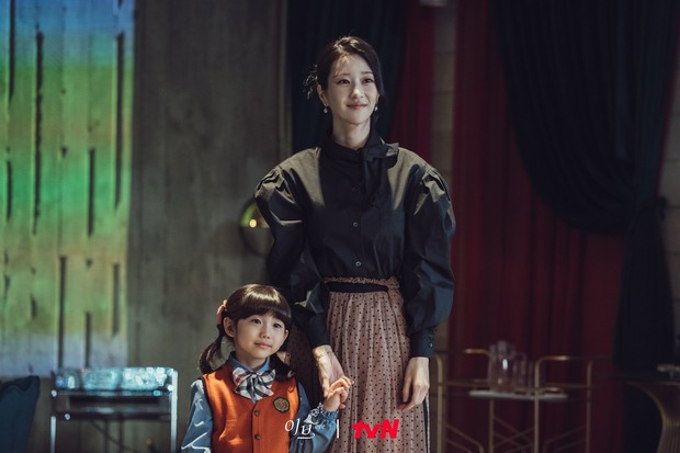 Mỹ nhân mặc đẹp nhất phim Hàn 2022 gọi tên Seo Ye Ji: Phục trang tôn dáng triệt để, có chiếc váy gần 200 triệu đồng - Ảnh 19.
