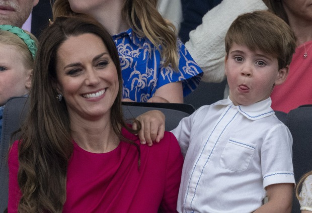 Hoàng tử bé Louis tiếp tục gây chú ý tại Đại lễ Bạch kim vì loạt biểu cảm cực dễ thương - Ảnh 4.