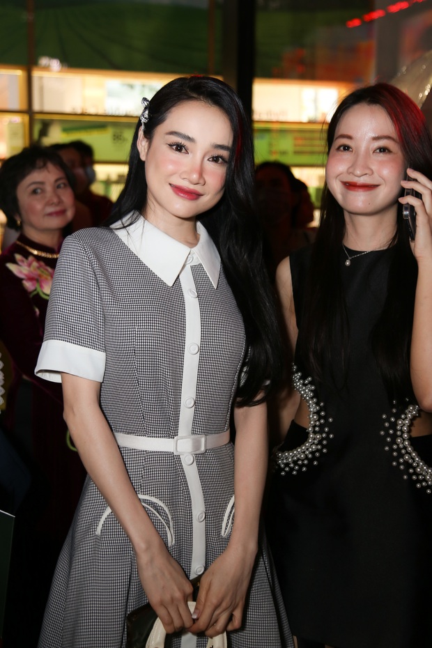 Nha Phuong in simple clothes still stands out, as beautiful as the muse on the red carpet Em And Trinh - Photo 10.